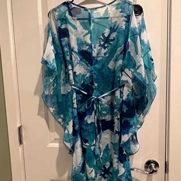 Laundry by Design Teal and Blue Floral Tunic - Picture 5 of 8